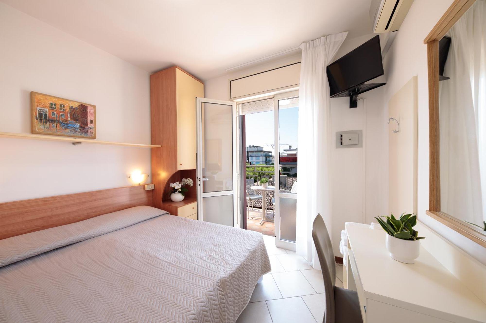 Hotel Madison Lido di Jesolo Bagian luar foto