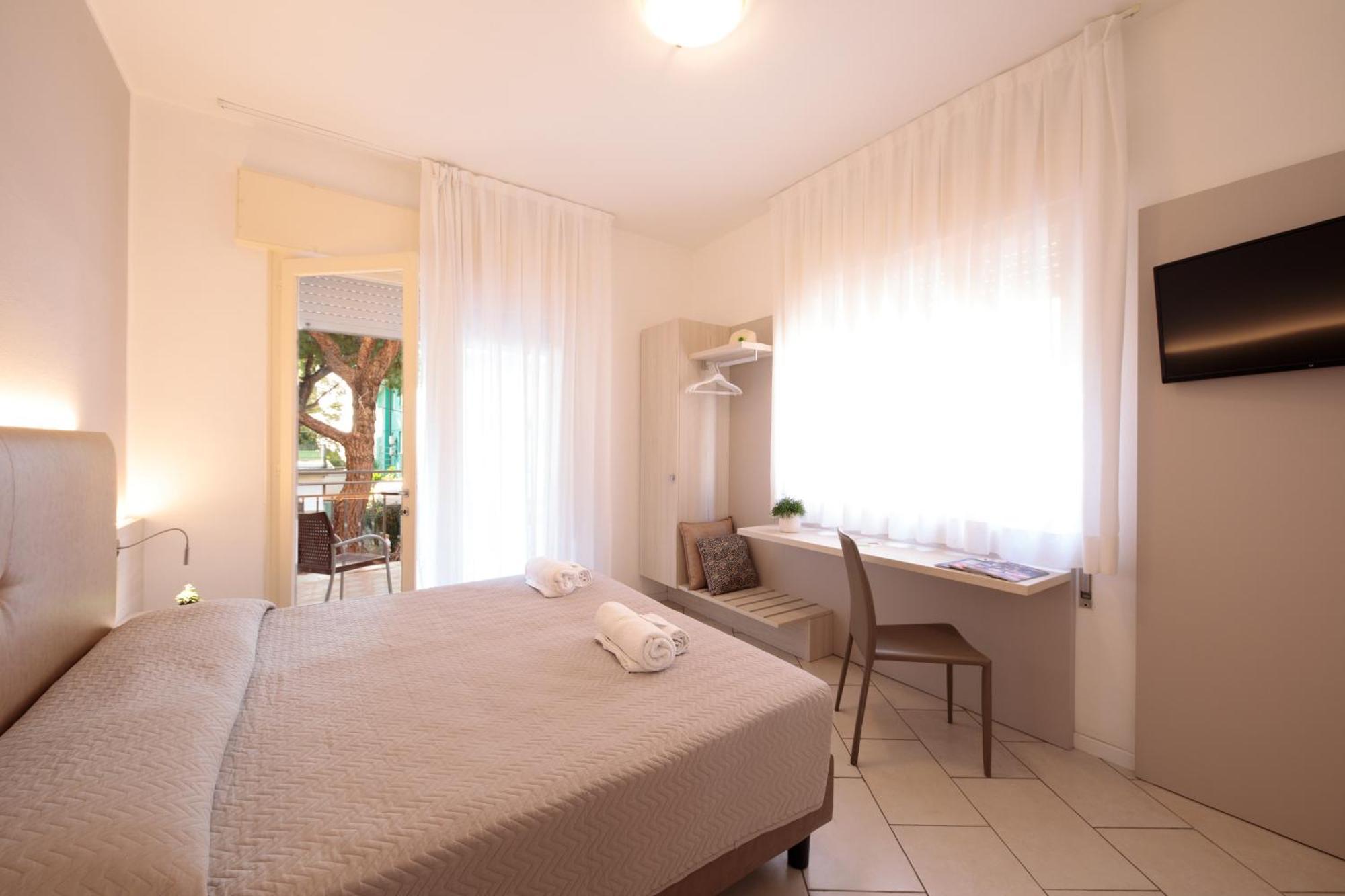 Hotel Madison Lido di Jesolo Bagian luar foto