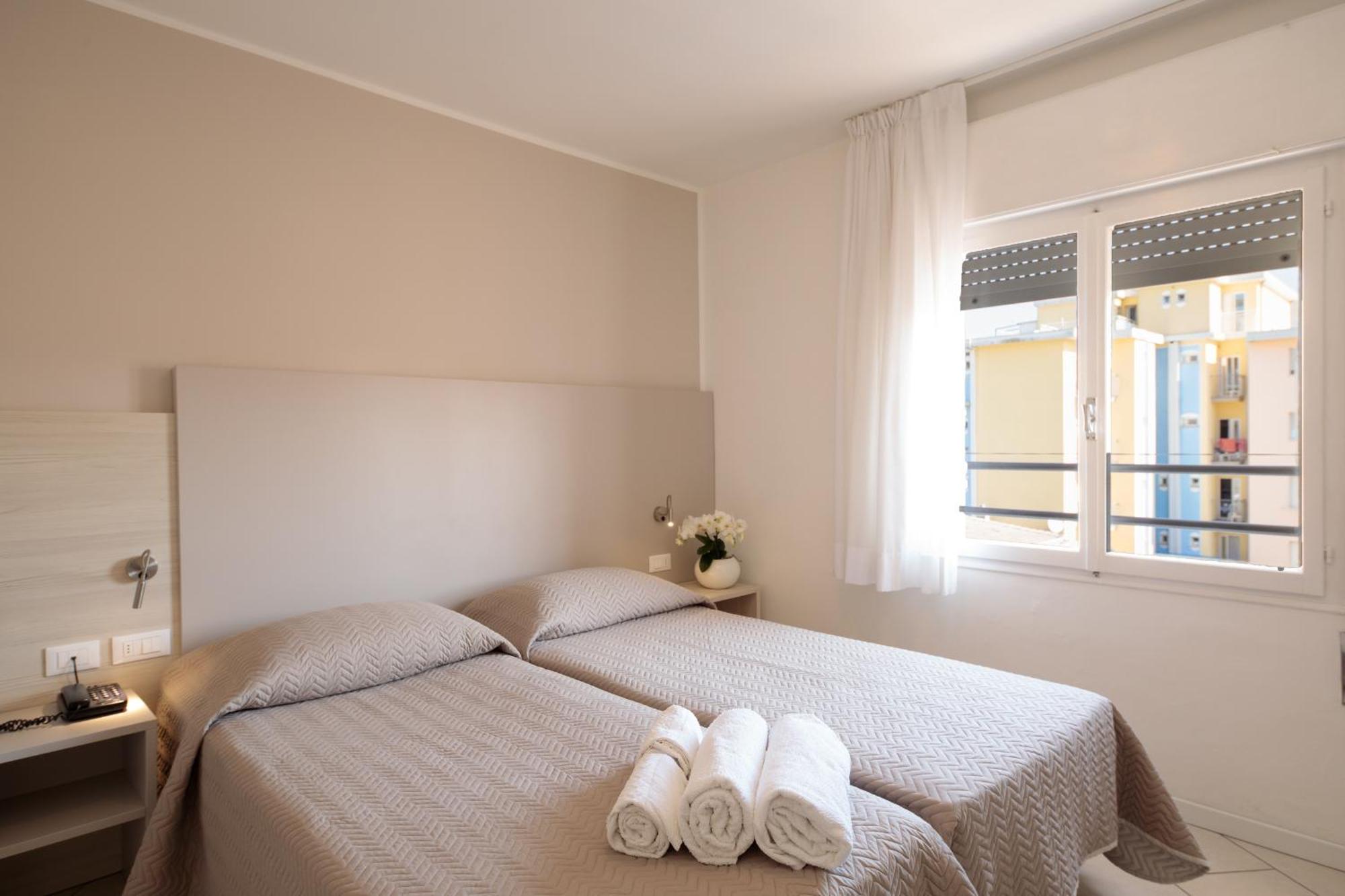 Hotel Madison Lido di Jesolo Bagian luar foto