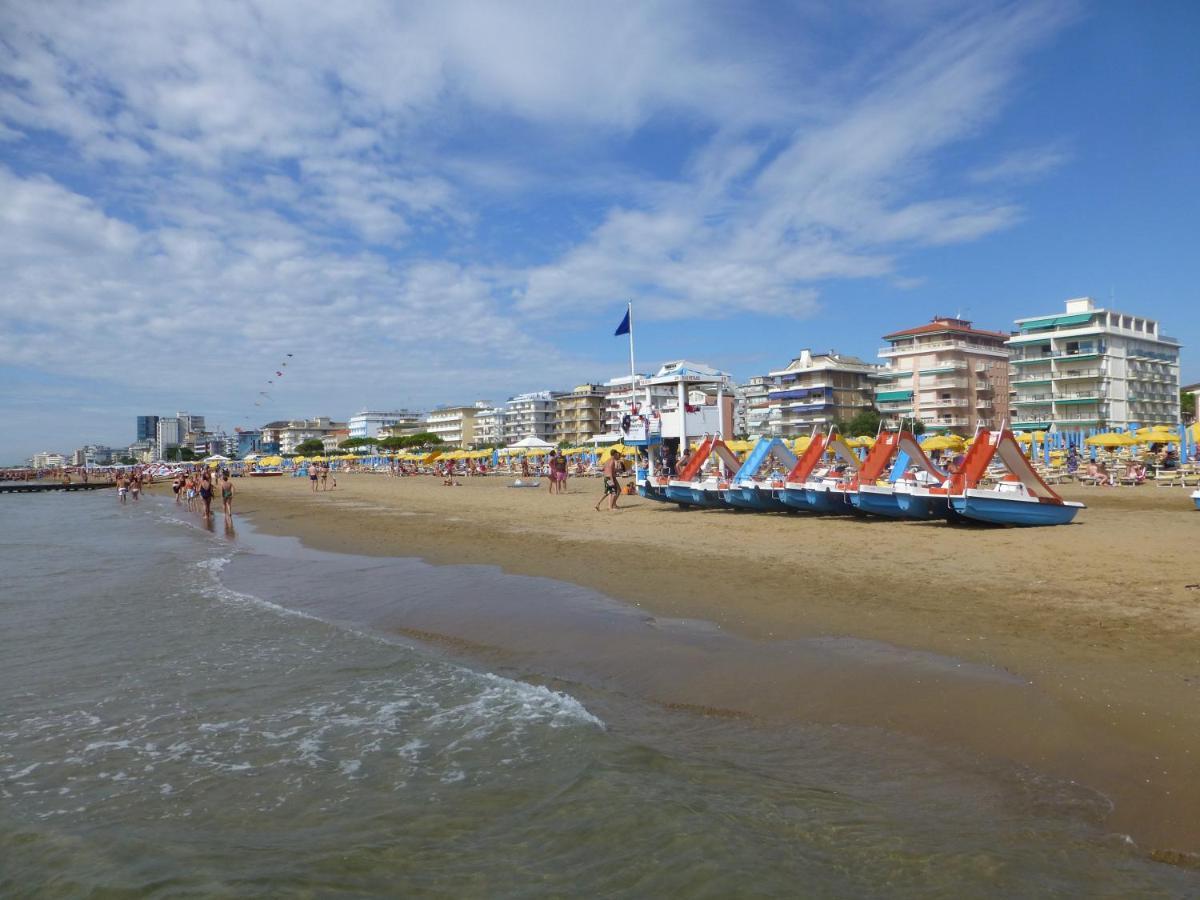 Hotel Madison Lido di Jesolo Bagian luar foto